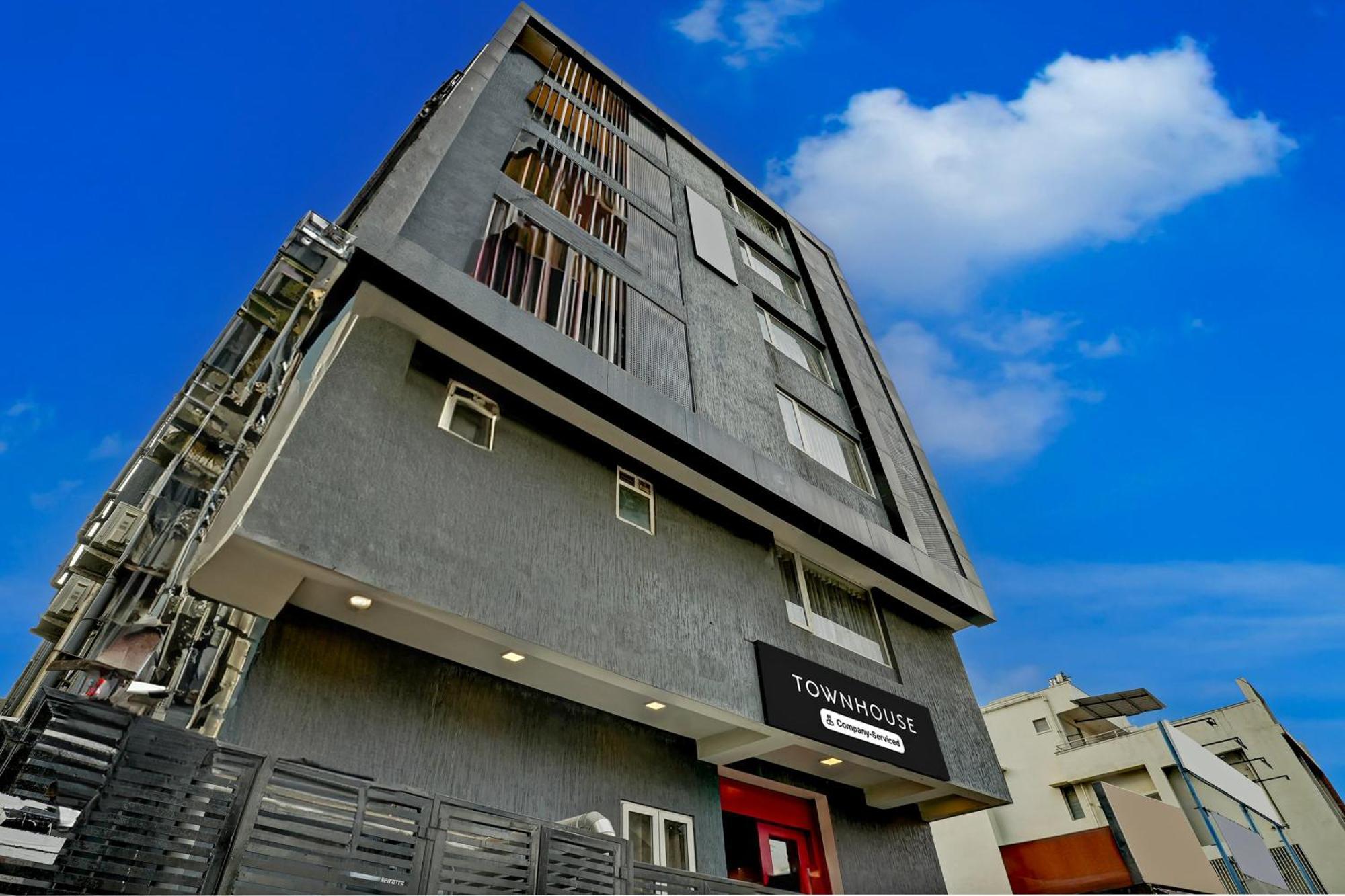 Super Townhouse Ulsoor Near Halasuru Metro Station Бангалор Экстерьер фото