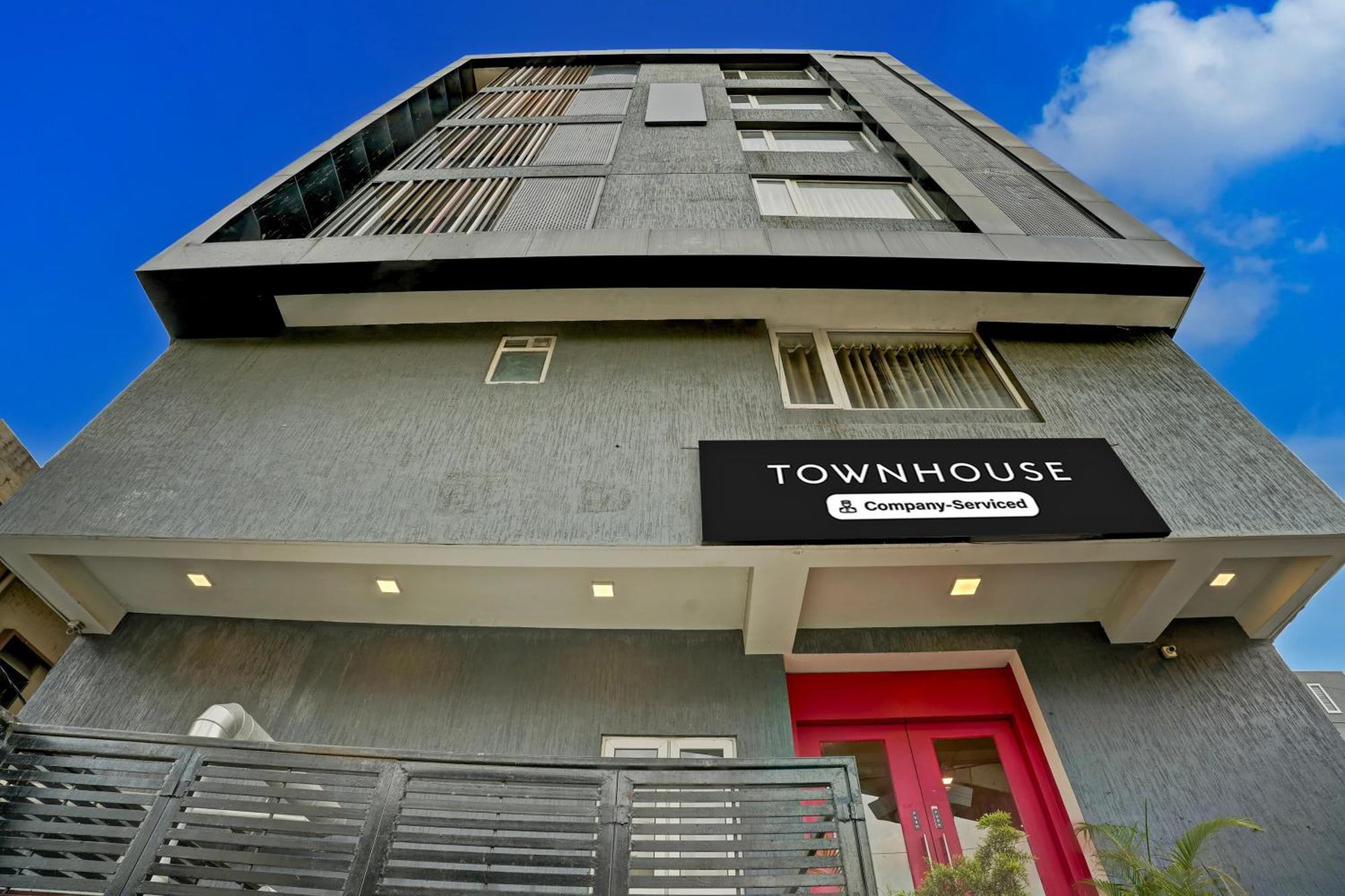 Super Townhouse Ulsoor Near Halasuru Metro Station Бангалор Экстерьер фото